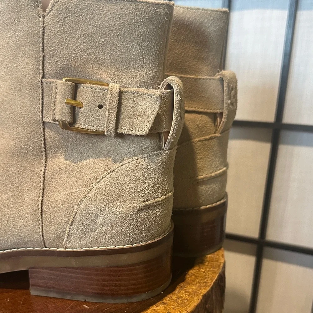 Cole Haan Hampshire Suede Ankle Bootie Latte size 9